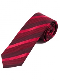 Cravatta linea semplice struttura media rosso