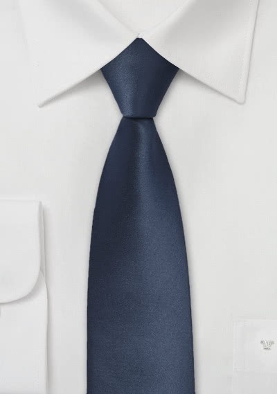 Schmale Krawatte in navy Schmale Krawatte in navy