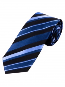 Cravatta con disegno a righe strette e sagomate