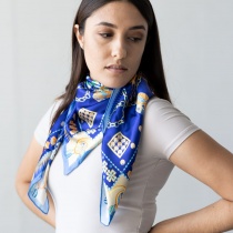Scialle da donna di design in seta blu cielo blu