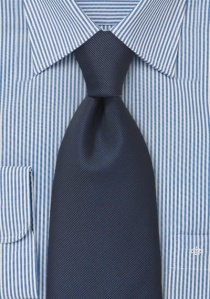 Cravatta blu scuro costine