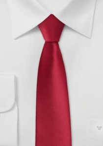 Cravatta liscia e stretta rossa