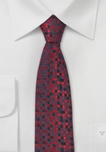 Sottile cravatta rossa
