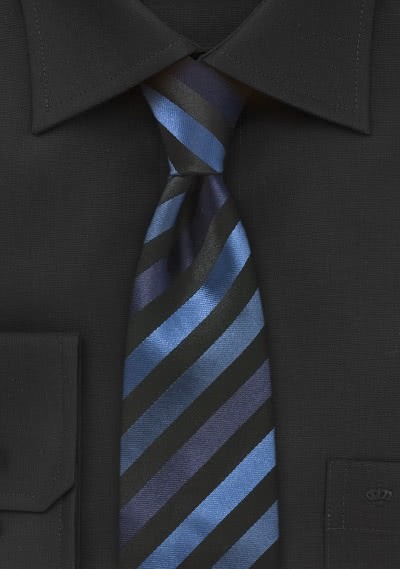 Schmale Krawatte junges Streifenmuster navyblau navyblau Schmale Krawatte junges Streifenmuster navyblau navyblau