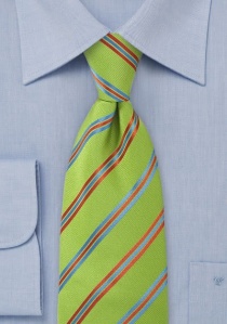 Cravatta da ragazzo con disegno a righe verde