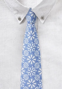 Cravatta in cotone blu baby con stampa floreale
