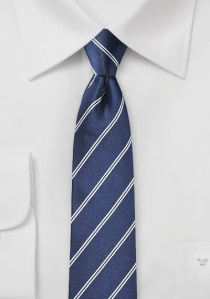 Cravatta a righe strette blu navy bianco