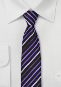 Cravatta a righe strette e sagomate nero